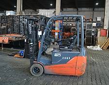 Toyota 8FBET20 // Seitenschieber / Zinkenverstellgerät / Containerfähig / 3.+4. Ventil / HH 2.960 mm / FH 1.300 mm / Duplex